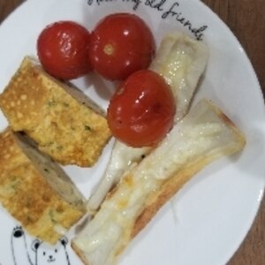 キャンプの夕食に竹輪のチーズ焼き